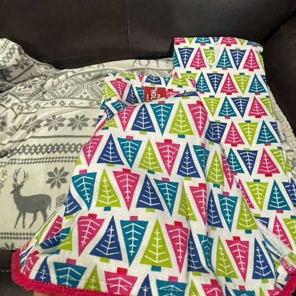 2~maker's HOLIDAY hand towel Colorful Christmas Tree 16” x 28”(40.6cm x 71.1cm) - Picture 8 of 11